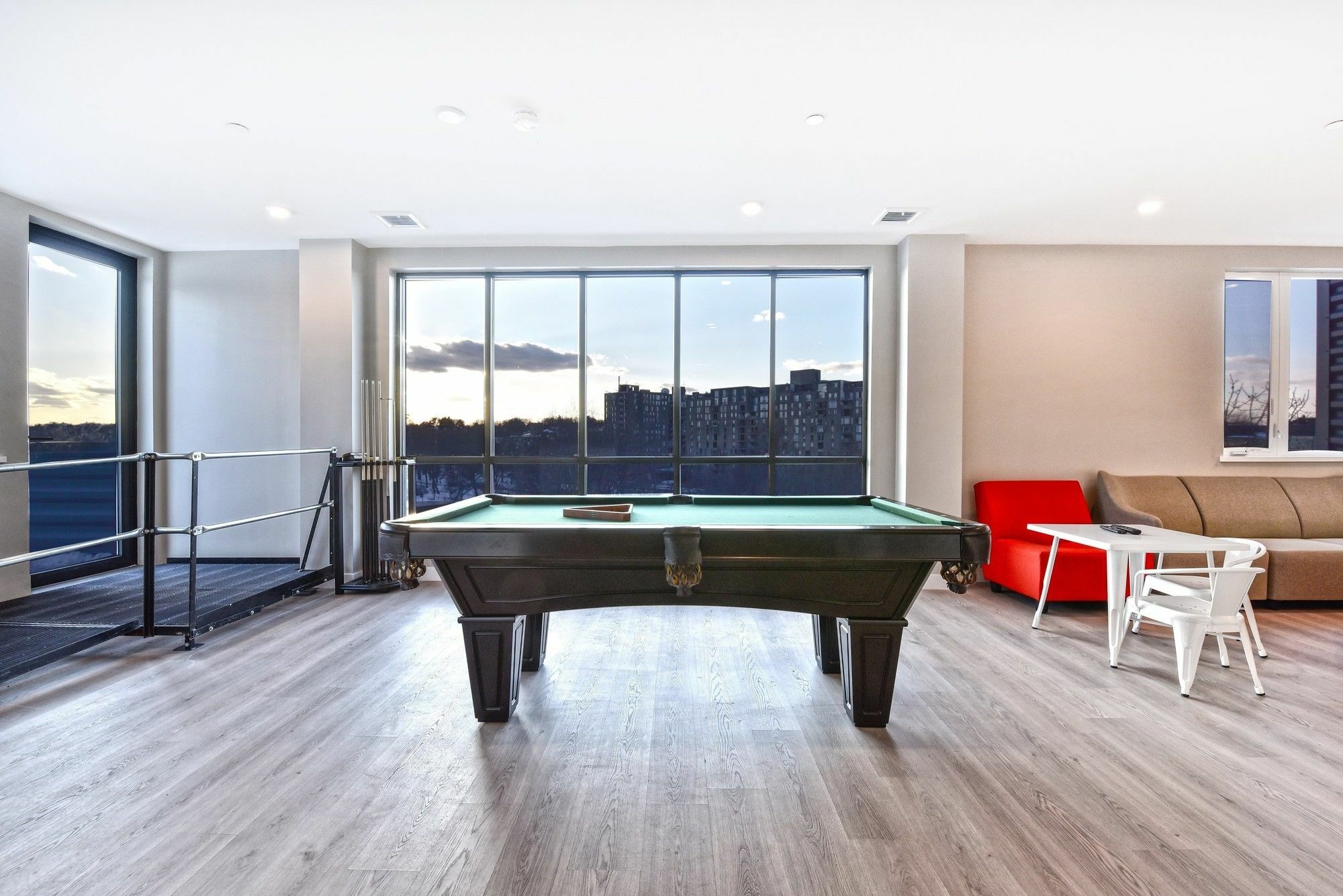 Global Luxury Suites At Longwood Бруклин Екстериор снимка